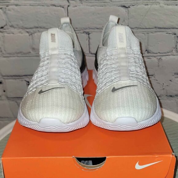 Brand New Women's Nike Phantom Run 2 - Picture 2 of 7